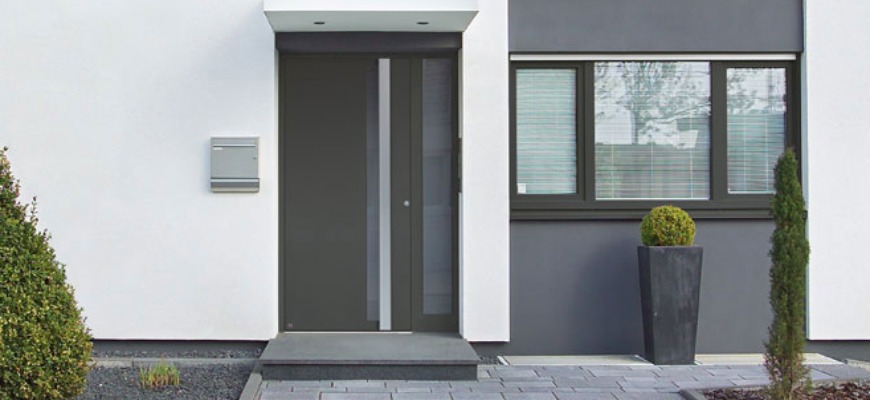 Переваги алюмінієвих дверей для квартири
